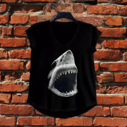 Big White Shark V Yaka Flamlı Kadın Tişört